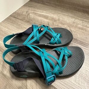 Chaco women’s teal and black sandals with toe strap